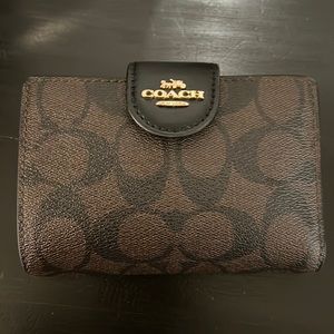 Coach Wallet Medium Corner Zip Wallet In Signature Canvas